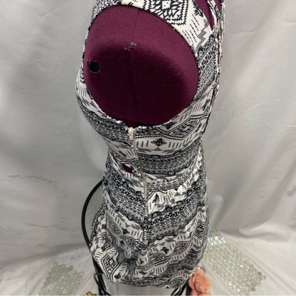 Divided tribal print open back dress - Picture 7 of 7